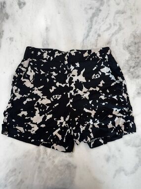 Nine West Black and White Size Medium Abstract Print Shorts